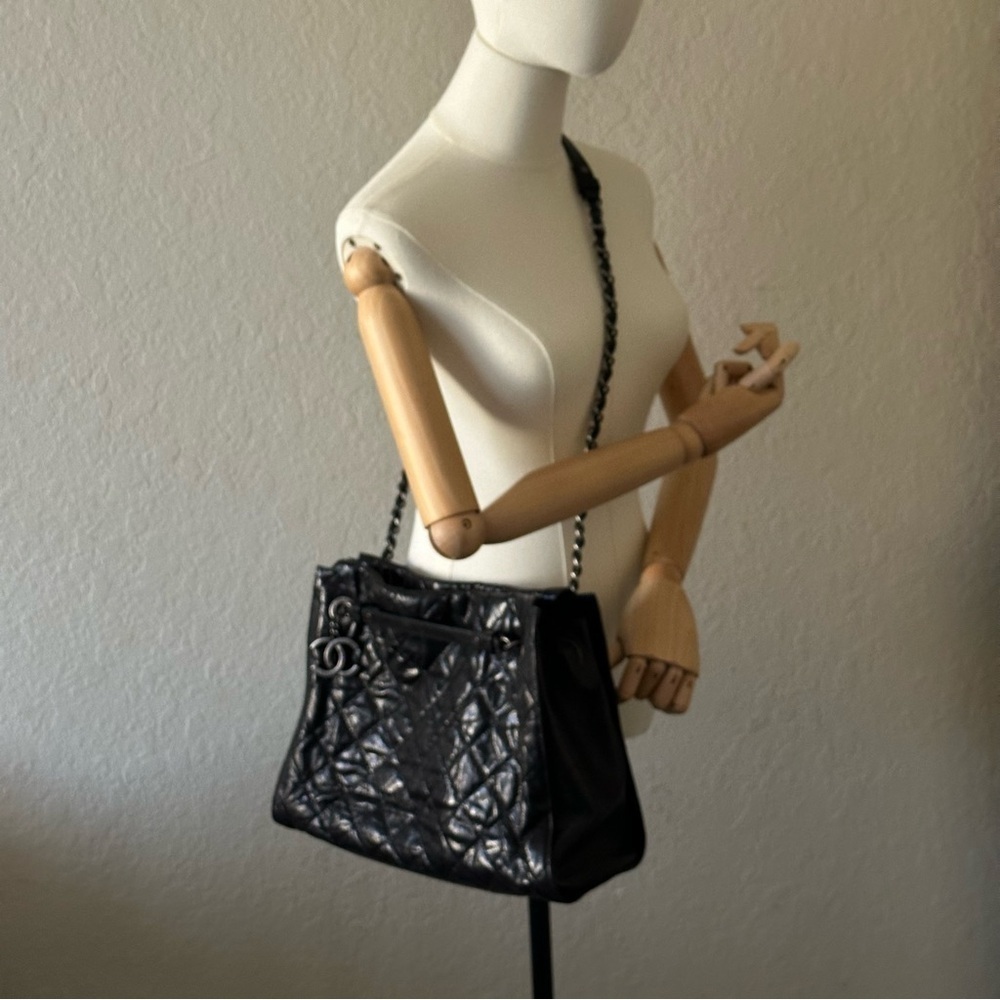 🔥VERY RARE CHANEL 31 Rue CAMBON Glazed Caviar Tote Bag/GUARANTEED AUTHENTIC 🔥 - Picture 2 of 16